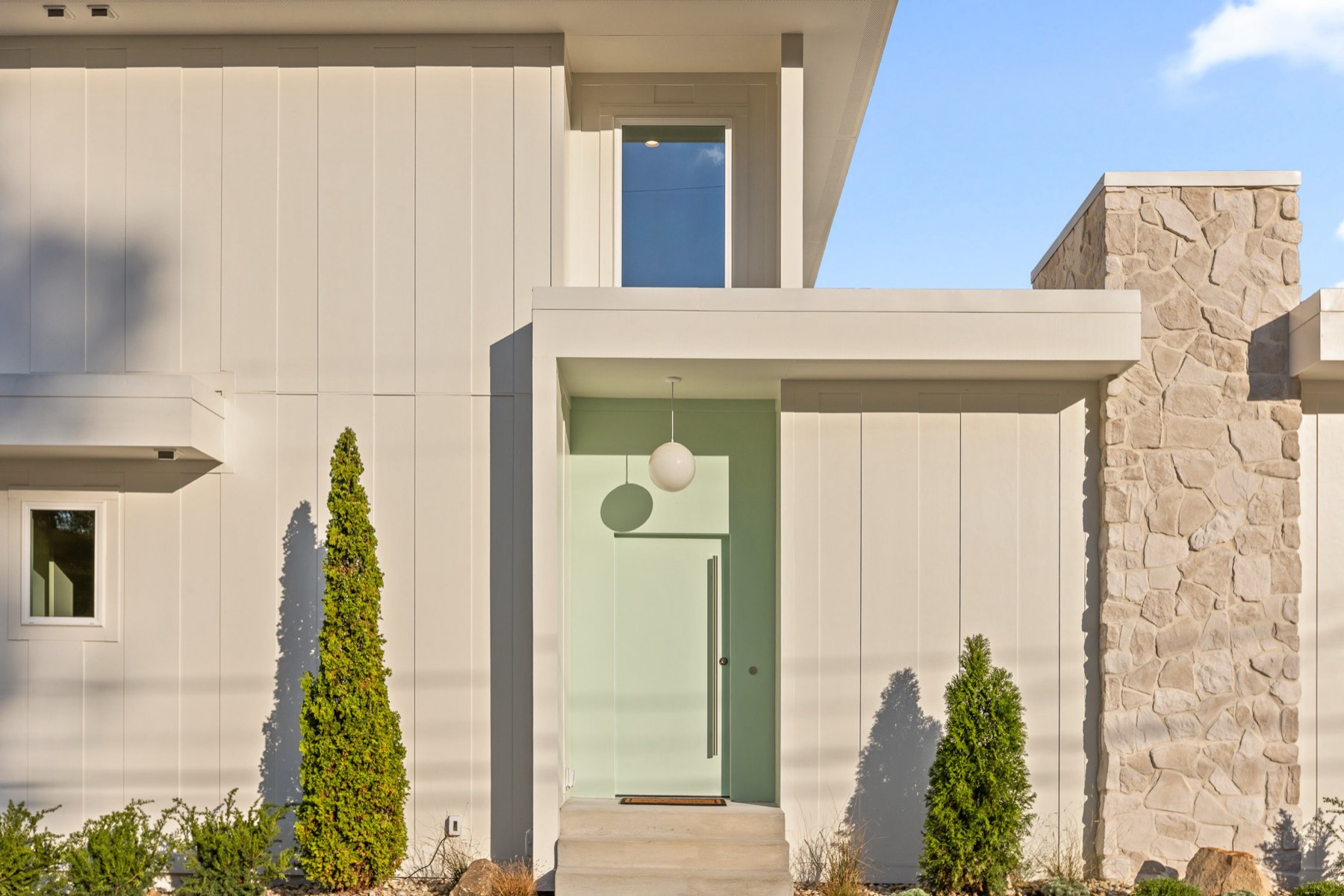 Hillside Home — photo 1