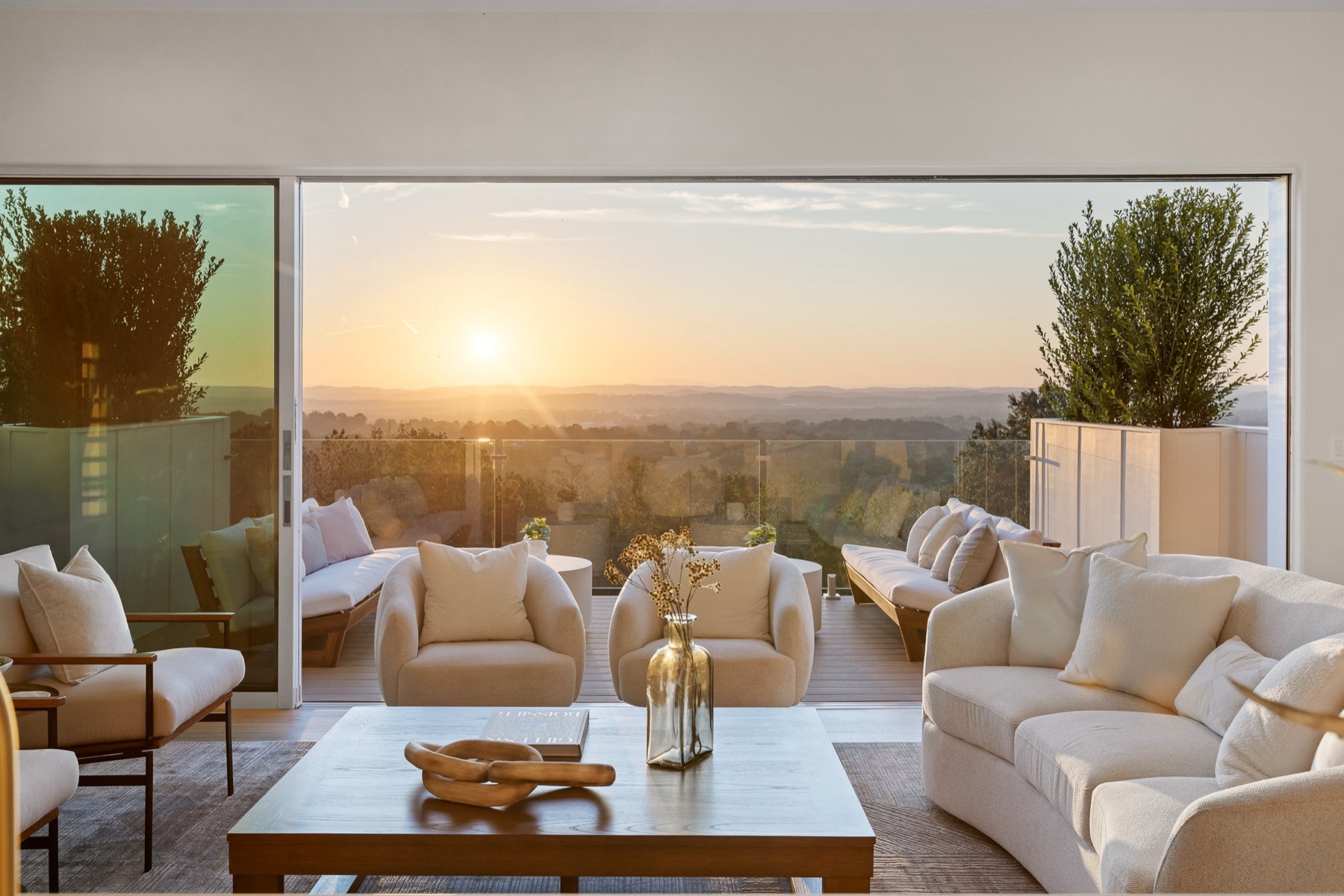 Hillside Home — photo 4