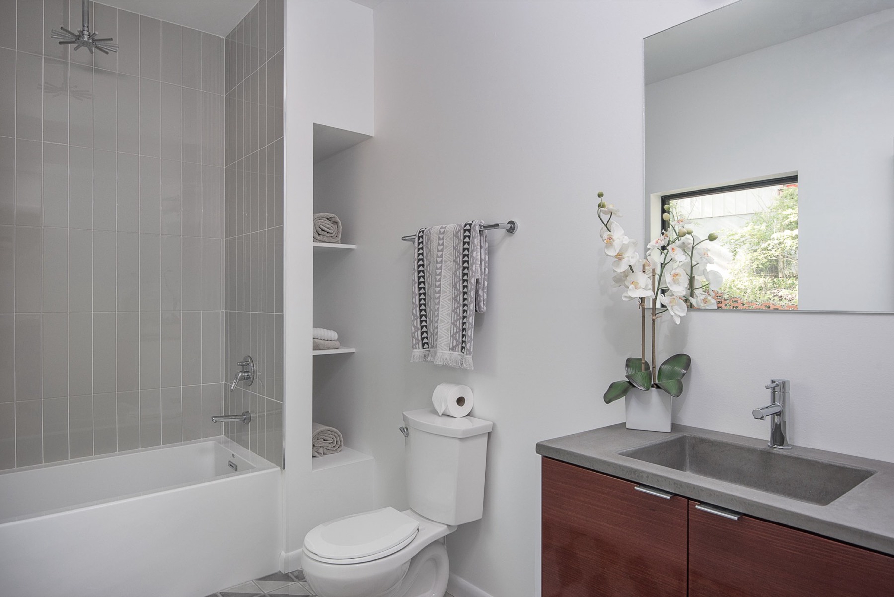 Staggered Modern — photo 7
